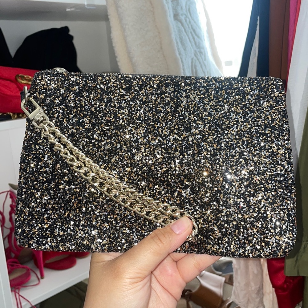 EXPRESS WRISTLET BAG